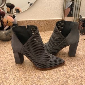 vince camuto levesna